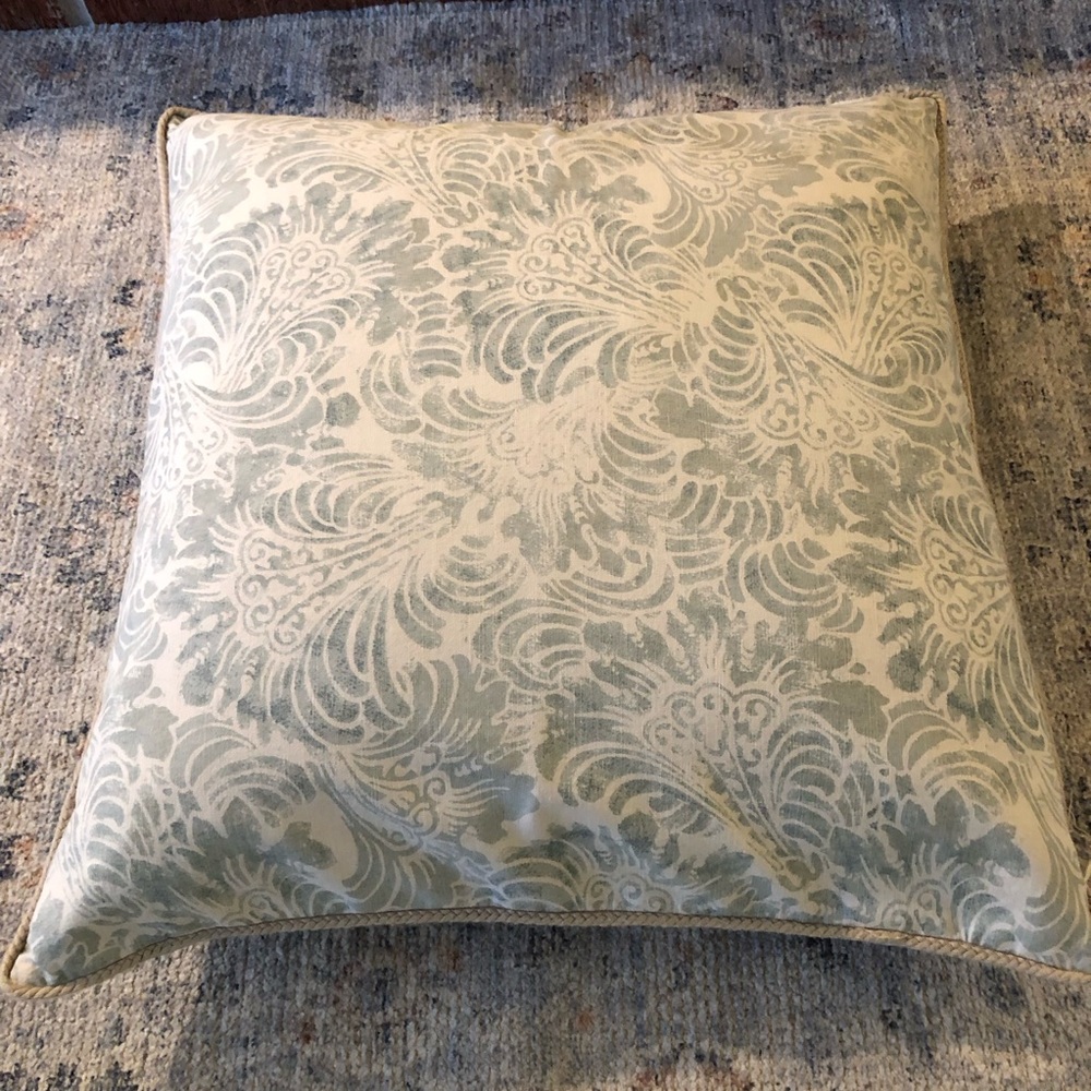 POTTERY BARN Pillow Cushion W/Down Insert Floral 20”